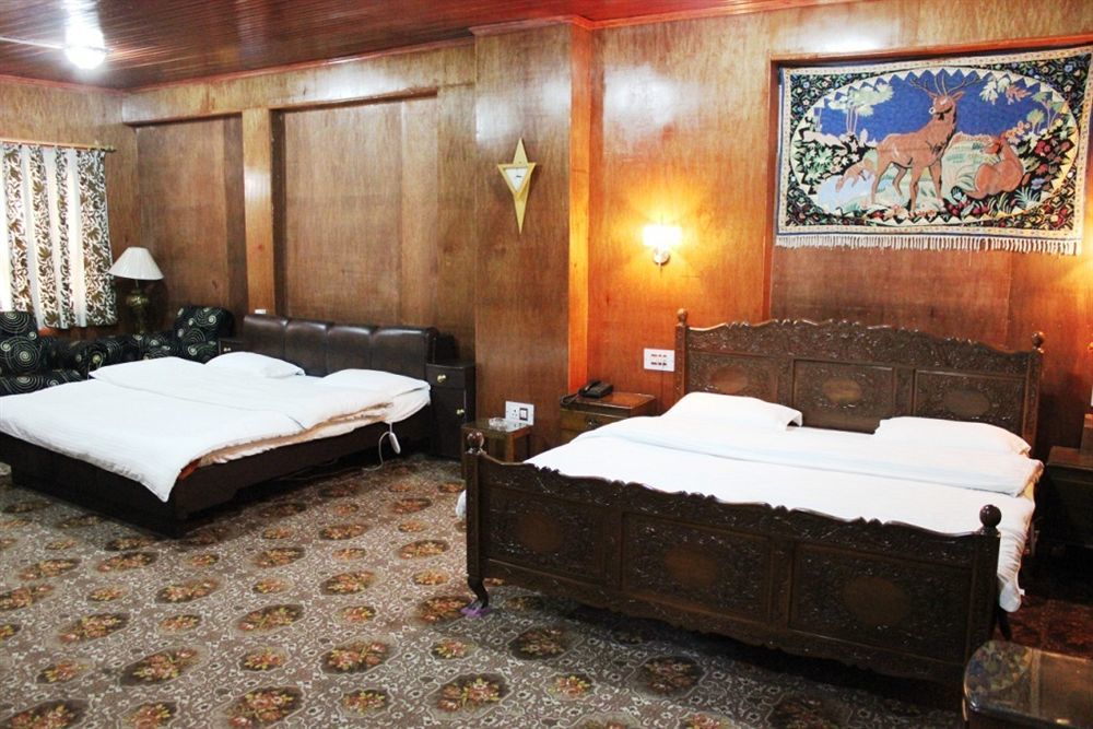 Walisons Hotel Srīnagar Dış mekan fotoğraf